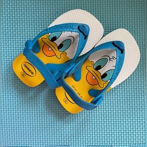 NWOT Disney x Havaianas Donald Duck flip flops